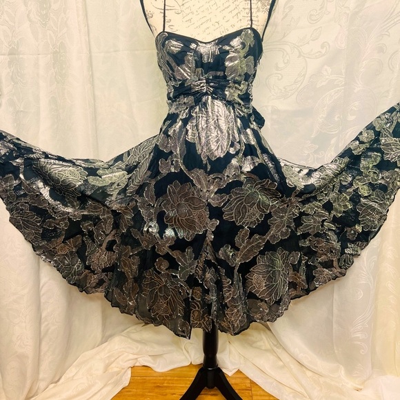 Sz8 Calvin Klein size 8 silver and black tinsel dress. - Picture 5 of 8